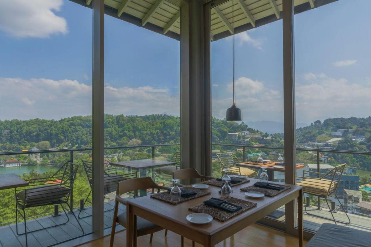 Отель Rivora Heights Канди Экстерьер фото