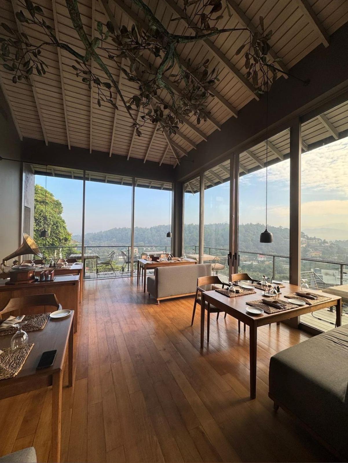 Отель Rivora Heights Канди Экстерьер фото